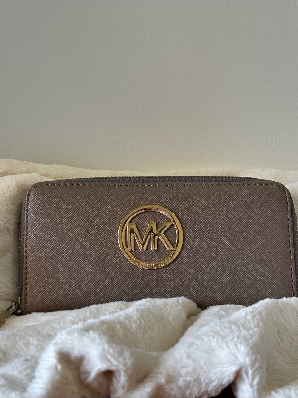 Michael Kors Zip-Around Wallet – Taupe / Mushroom Saffiano Leather